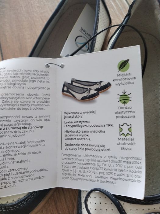 Nowe skórzane baleriny damskie.
