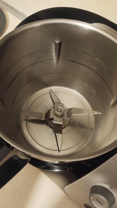 Robot kuchenny choffen cheff.  Biedromix