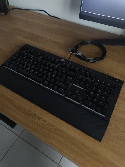 Teclado Mecânico Corsair K68 RGB Português
