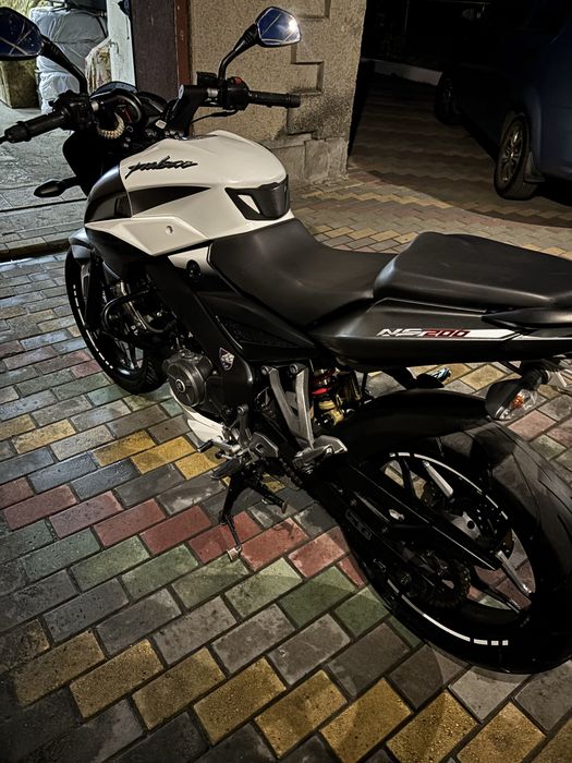 Bajaj Pulsar ns 200