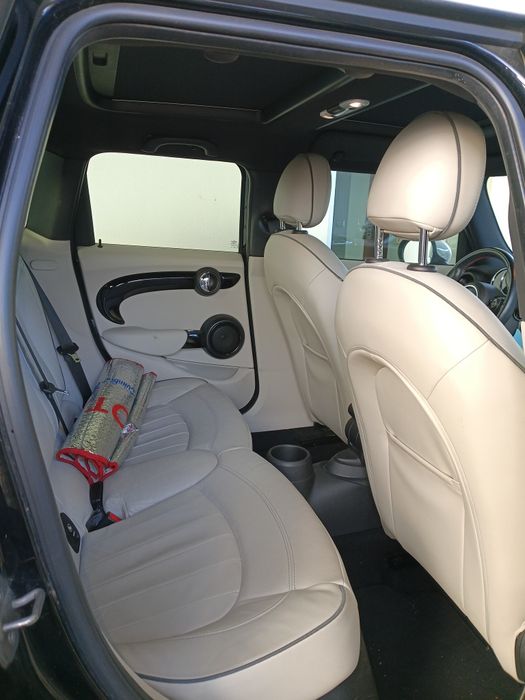 Mini Cooper D com todos os extras, sempre assistindo na marca.