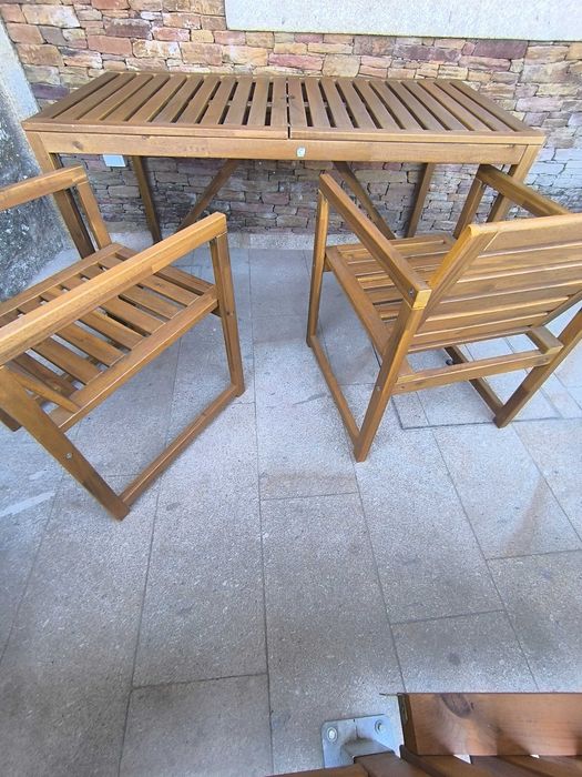 Conjunto de jardim em madeira