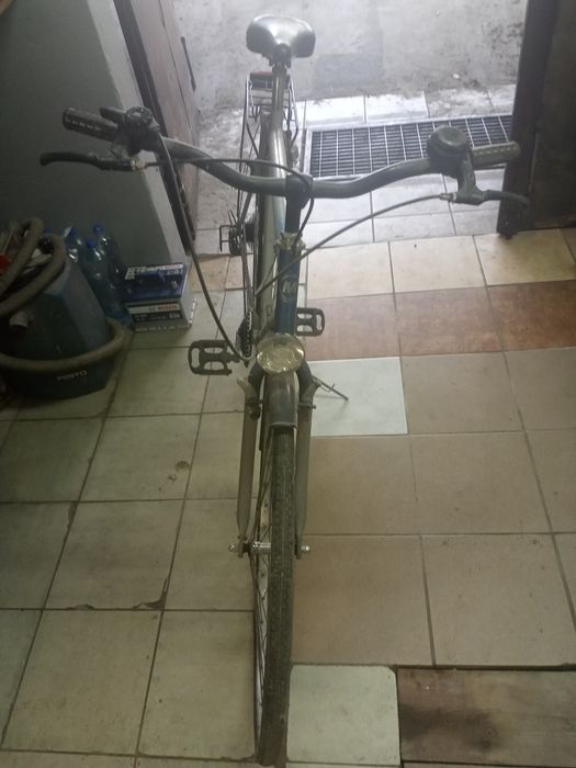 Rower z wąskimi oponami