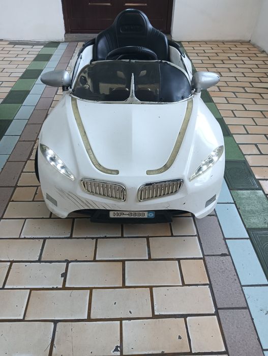 Samochodzik elektryczny