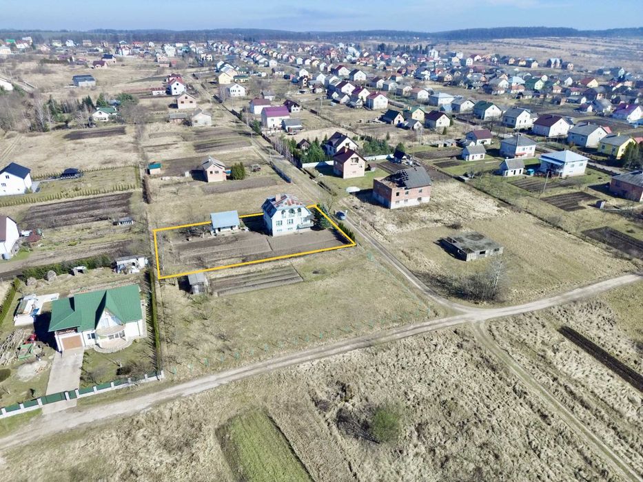 Продається просторий цегляний будинок поруч з м.Дрогобич