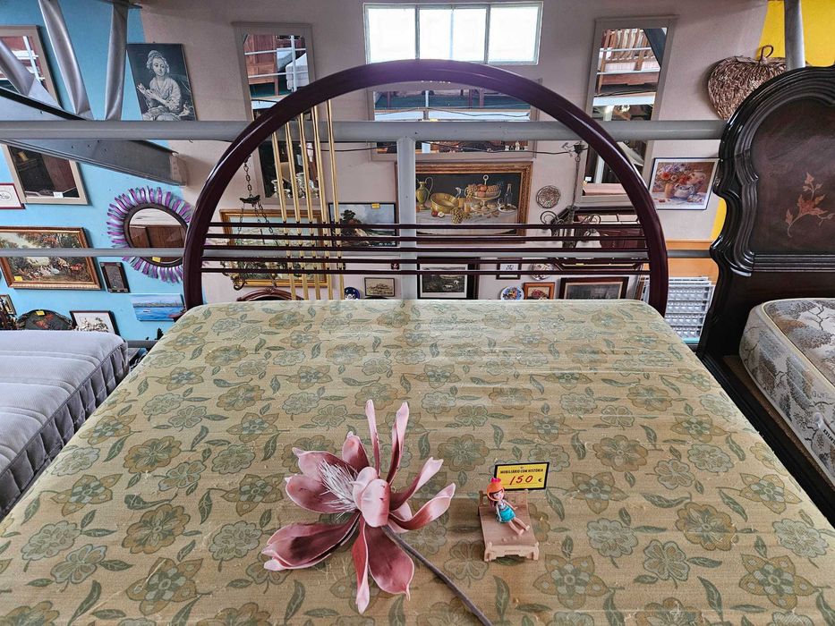 Cama em ferro com estrado e colchão - Bom estado geral