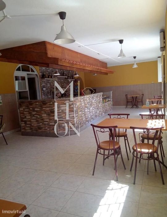 Oportunidade de negócio em localização privilegiada no centro de Arcoz