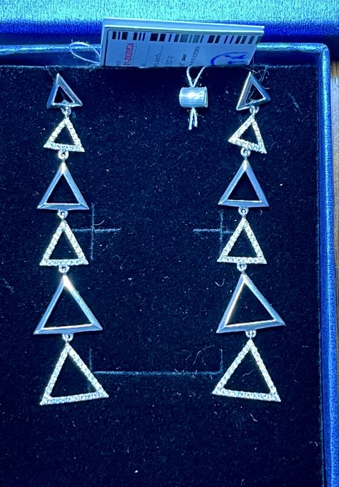 Новые золотые серьги с бриллиантами