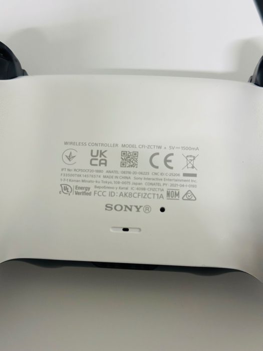 Konsola PlayStation 5 z napędem 1TB + Pad + 2 gry + stacja ładująca