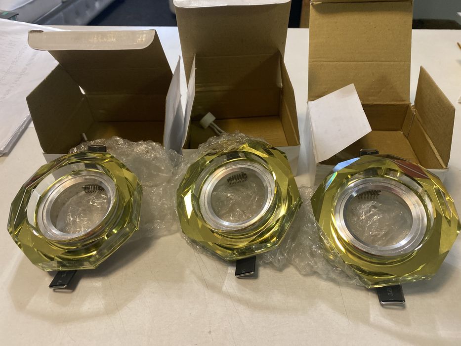 Глазки, светильники точечные 3 шт новые