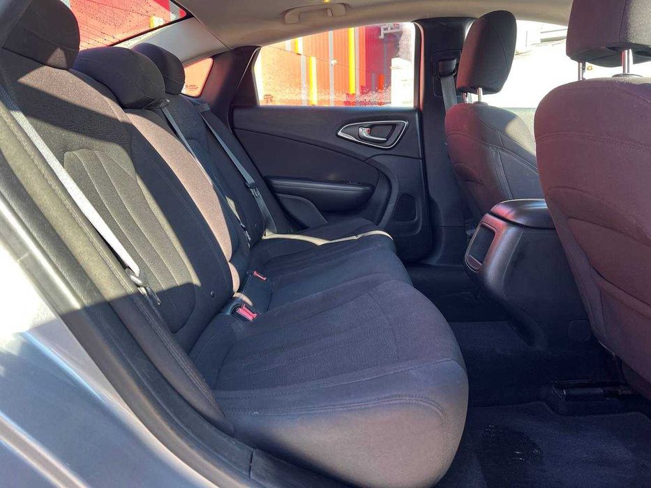 В продажі Chrysler 200 2014 року випуску.