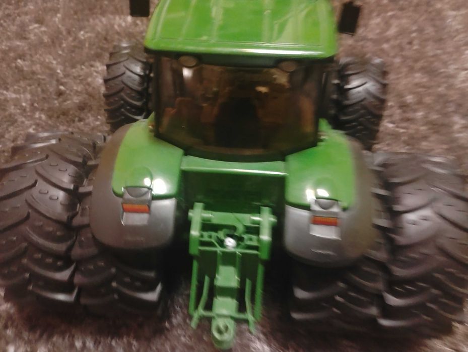 Traktor John Deere marki Bruder