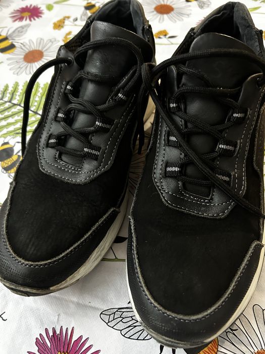 Кросівки в гарному стані