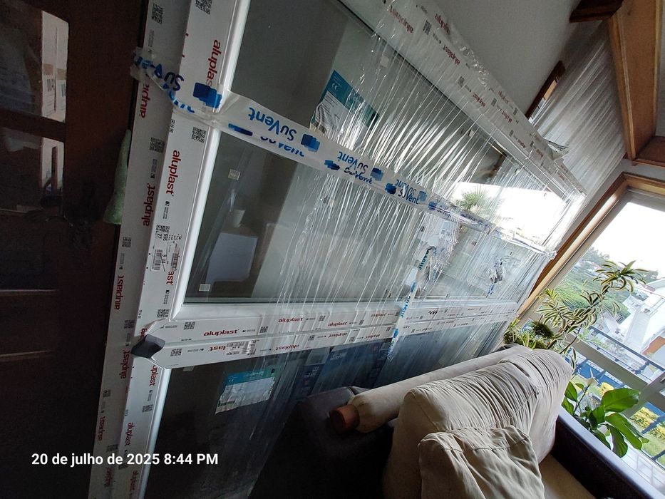 Portas Oscilobatentes PVC novas