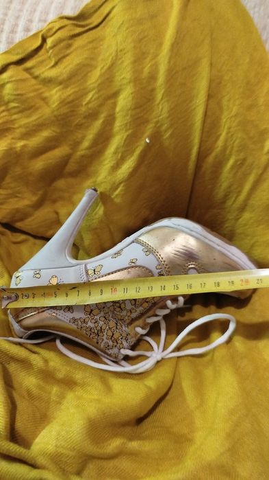 Взуття бу 35 розмір, маю дуже багато на підборах  і не тільки