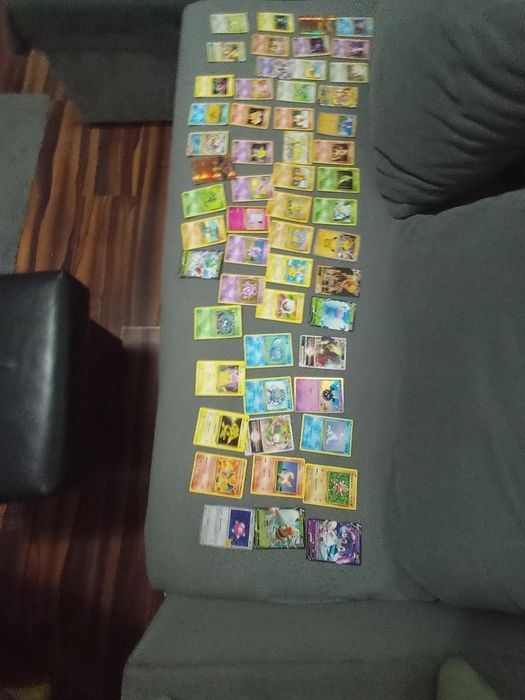 Różne karty Pokemon