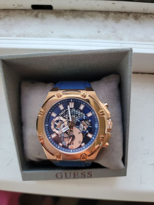 Продам Часы Guess