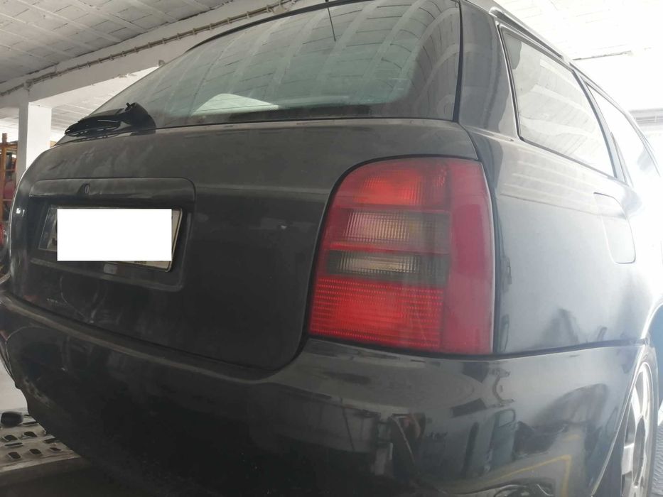 Para peças Audi A4 B5 8D5 Avant 1.9 TDI 110 CV  Ano 1996