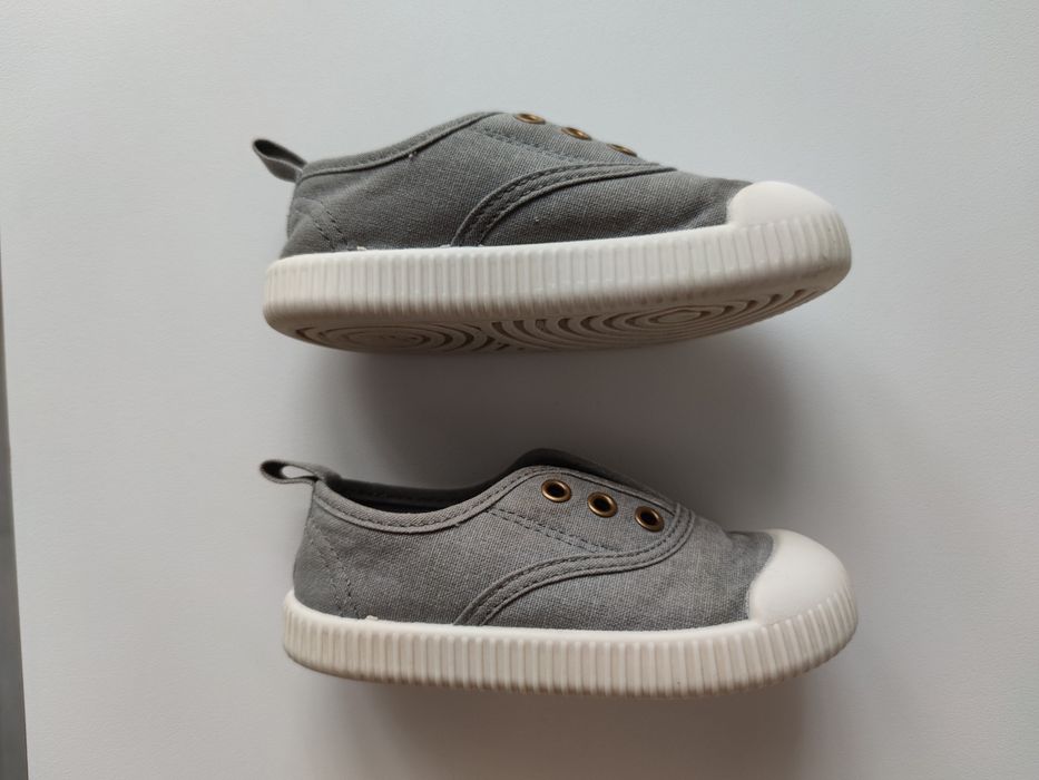 Kapcie papcie do przedszkola trampki tenisówki rozm. 22