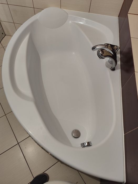 Wanna narożna do zabudowy