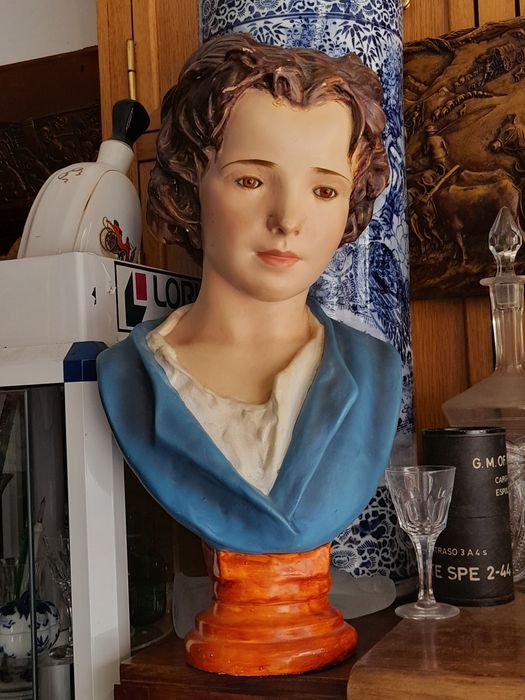 Busto da Carvoeirinha " Flor Agreste" de Soares dos Reis