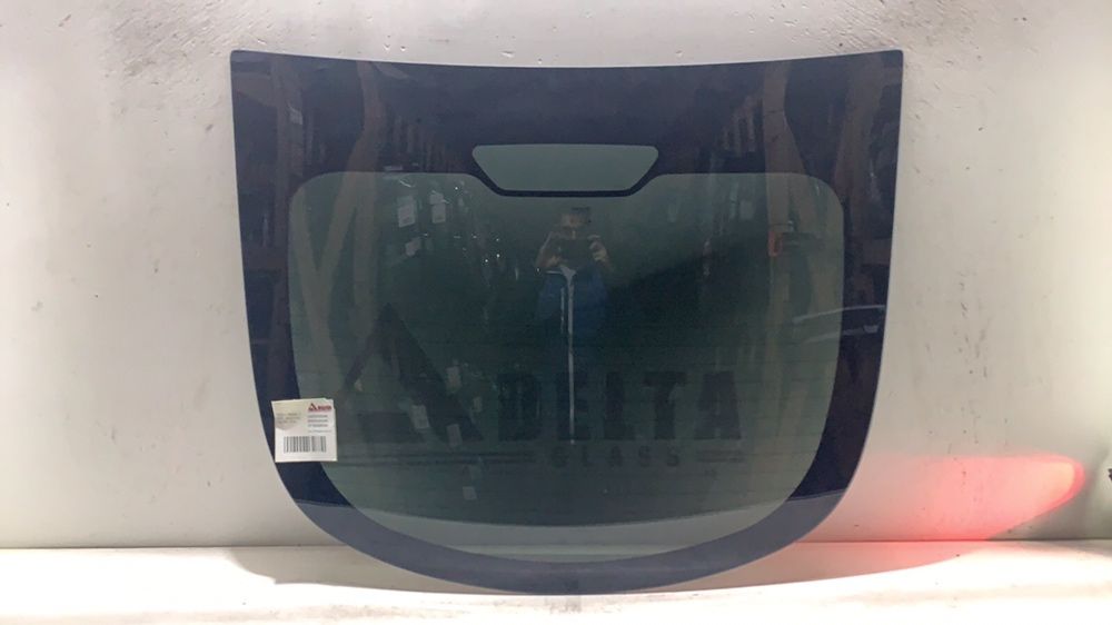 Заднє скло - Tesla Model Y (2021-)