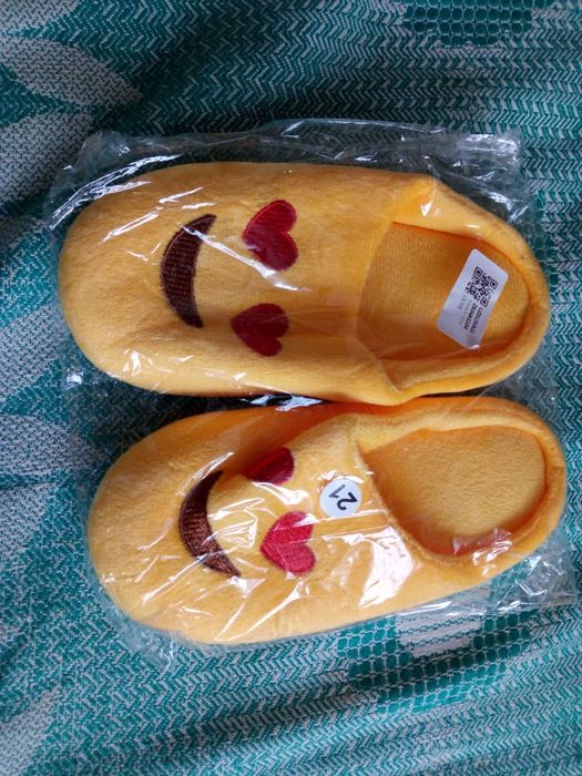 Нові дитячі тапочки