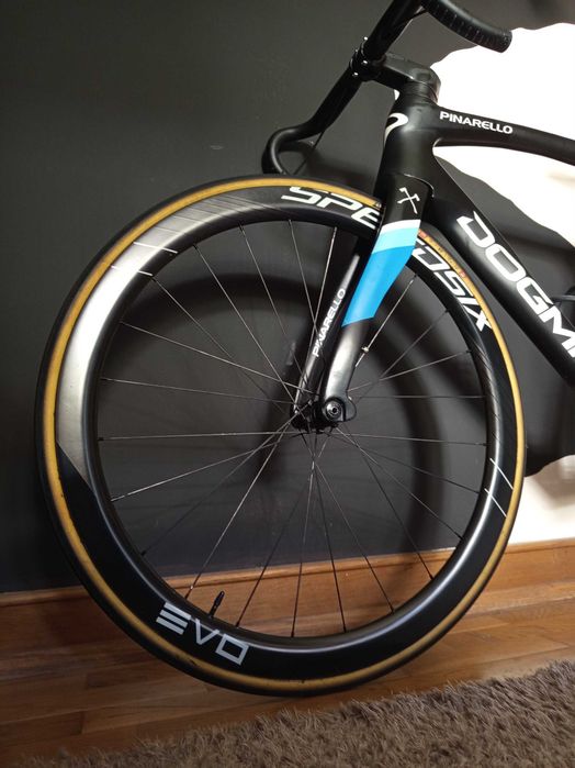 Rodas 28 carbono Speedsix Evo 45 + pneus