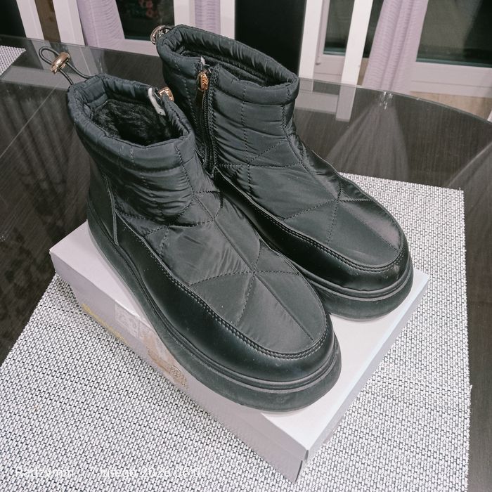 Nowy śniegowce na platformie z krótką cholewką z suwaczkiem