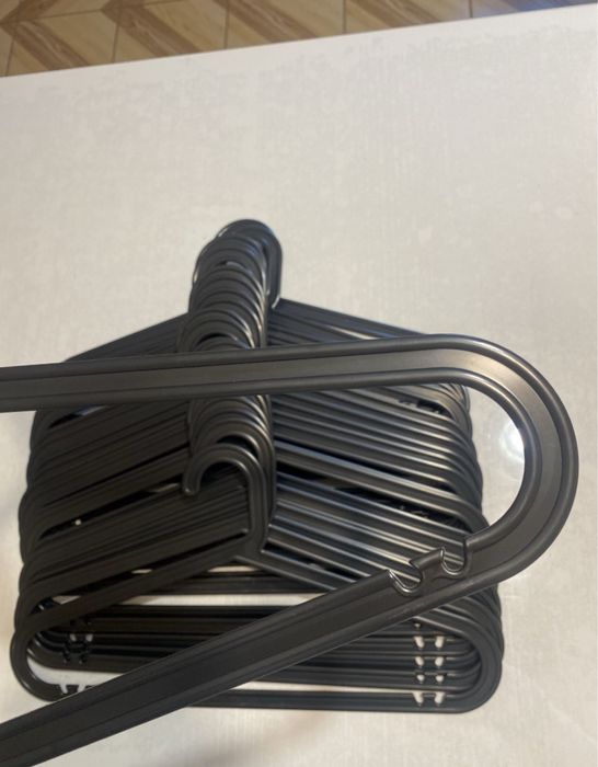 NOWE wieszaki na ubrania 20 sztuk czarne