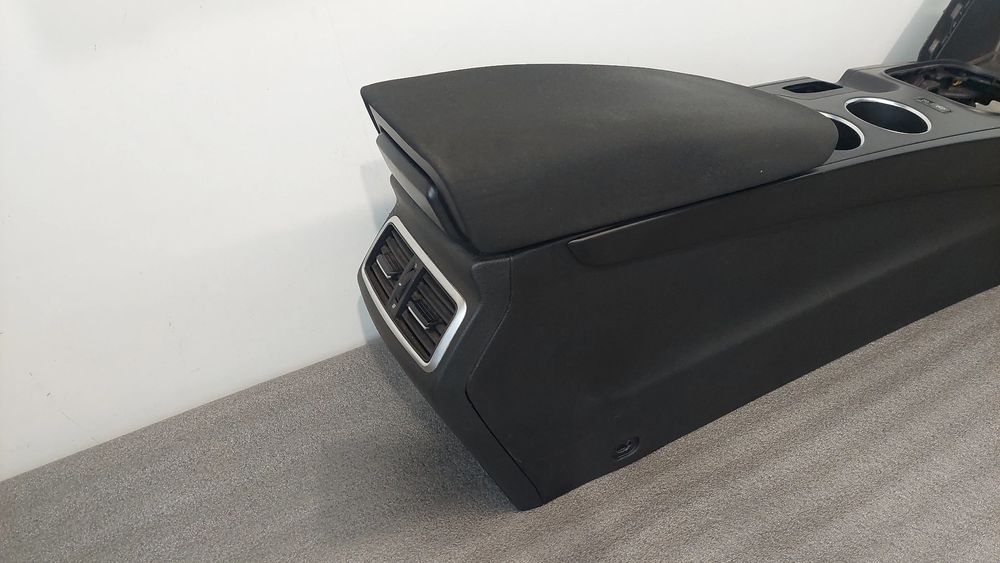 Consola central RENAULT Megane IV Grandtour (K9A/M_)