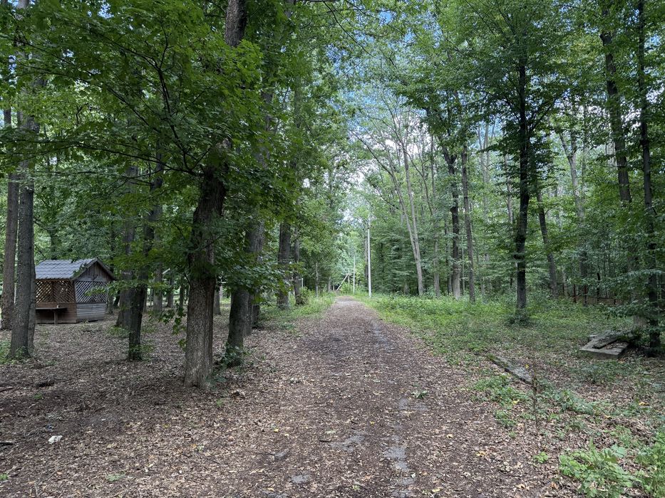 Продаж земельної ділянки 5.7 Га з базою відпочинку Умань