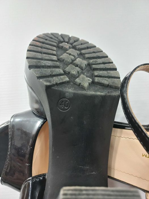 Продам туфлі, босоніжки