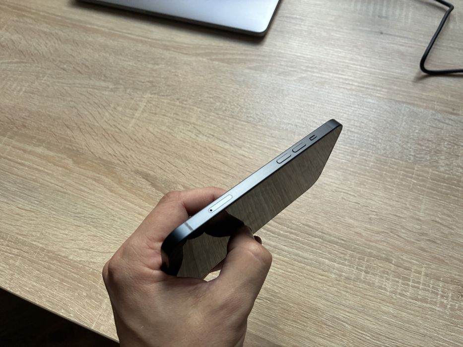 Все в оригіналі - Apple iPhone 13 128gb - 100% батарея (оригінальна)