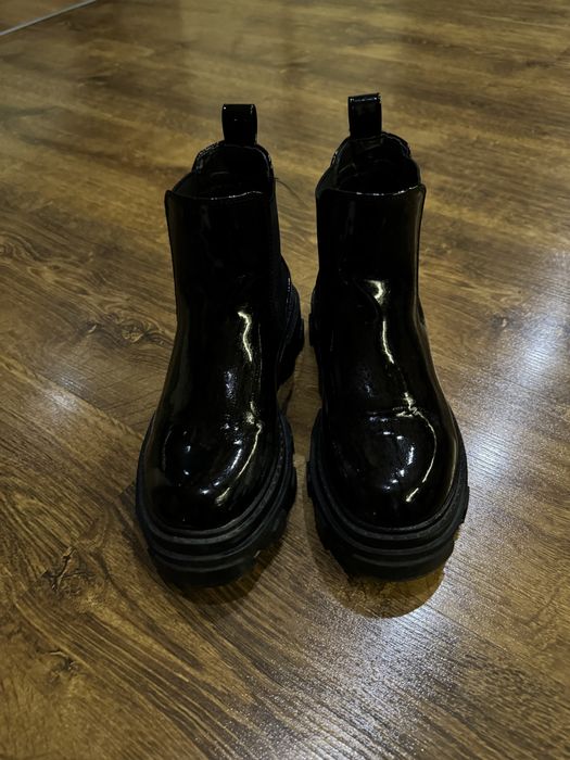 Botki lakierowane czarne