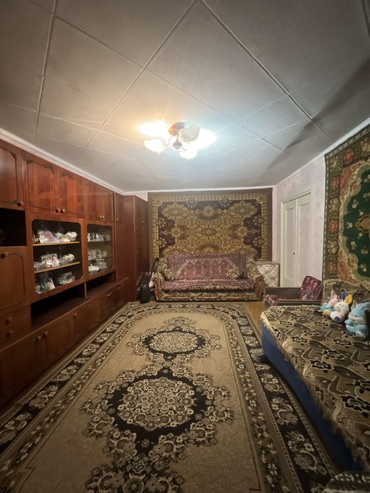 Продам 1 кімнатну квартиру .