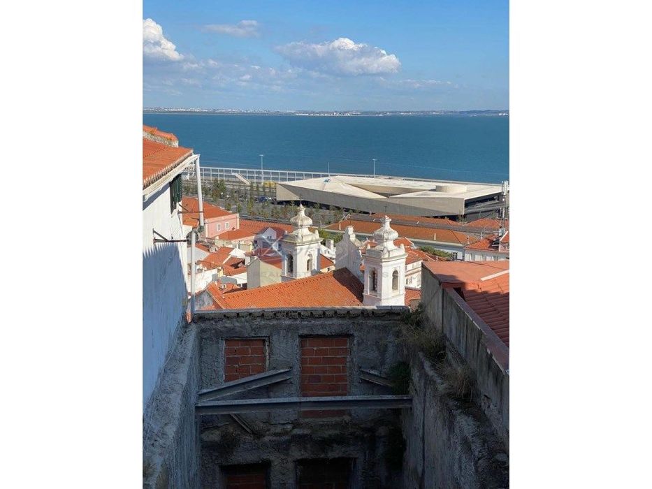 Predio para construção, para venda em Alfama, com vista de Rio.
RU...