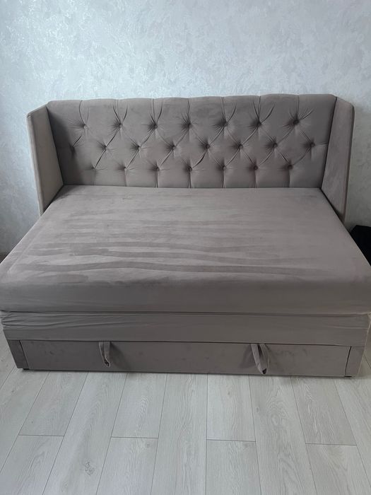 Продам розкладний диван-ліжко у відмінному стані
