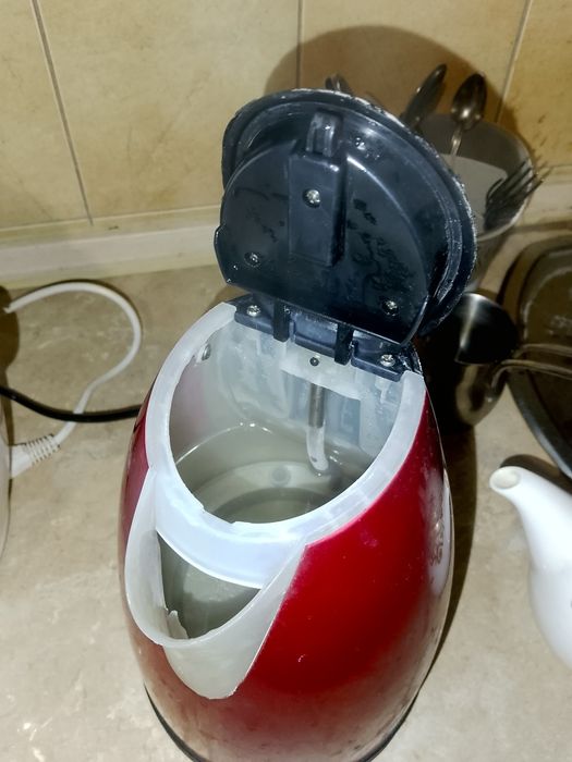 Электрочайник Bosch TWK 7704RU /01 — на запчасти / донор