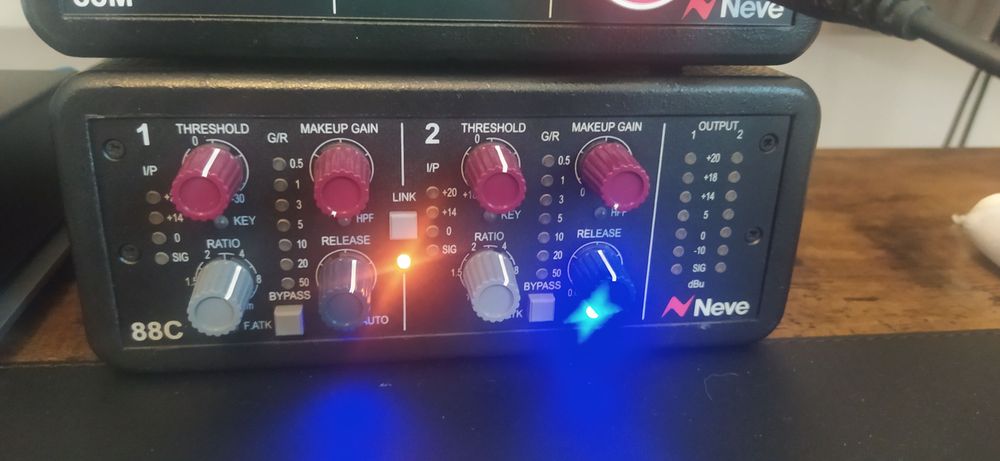 AMS Neve 88C - kompresor stereo