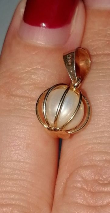 Продам золотой кулон с жемчугом