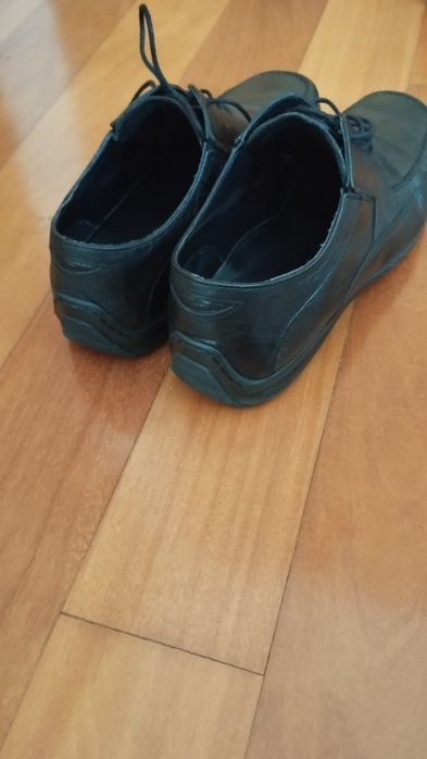 Sapatos como novos e sapatilha