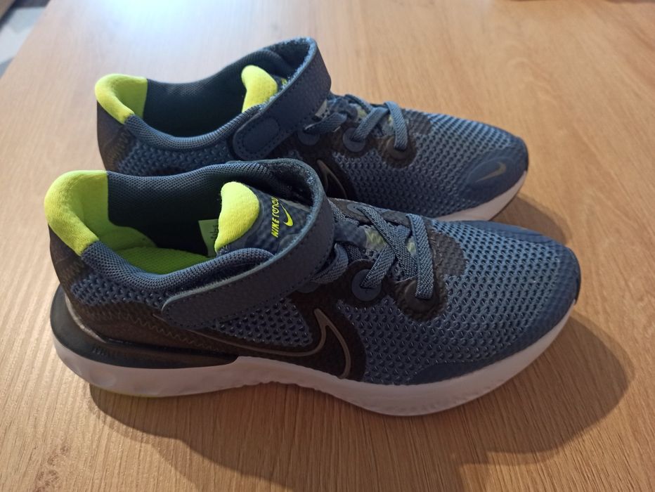 Buty dziecięce Nike Renew r. 33,5