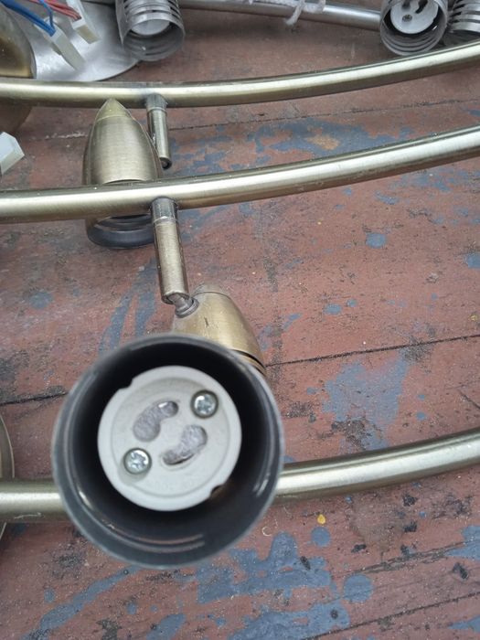 Oświetlenie sufitowe szt.25 zł.