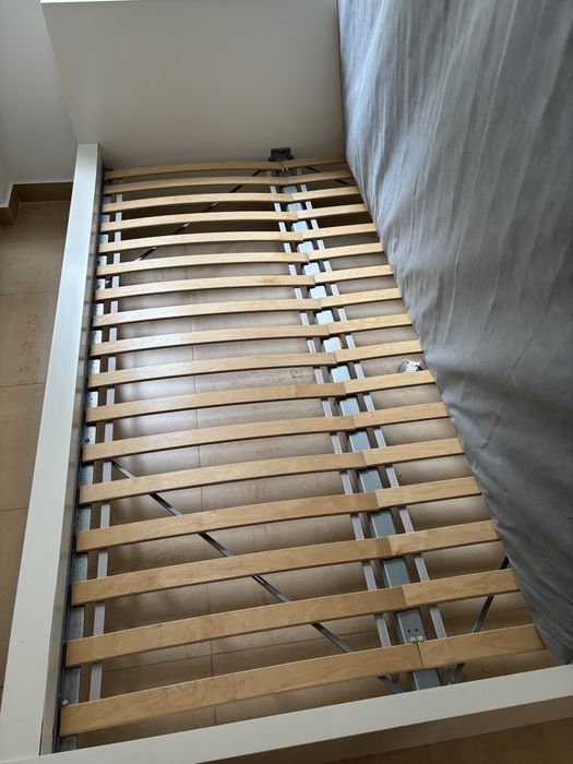 Cama IKEA MALM + Colchão 140x200 + Mesa de Cabeceira – Branco