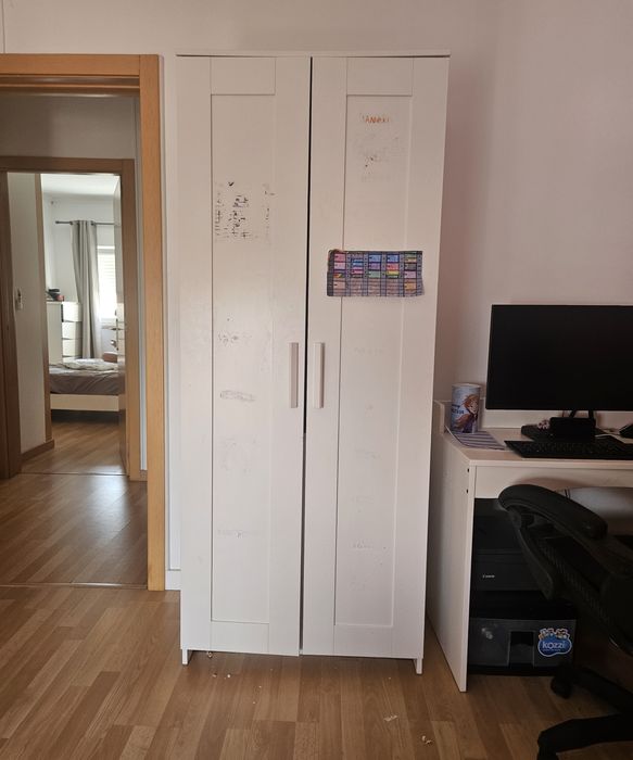 Cama com estrado e colchão + Guarda-fato + Estante