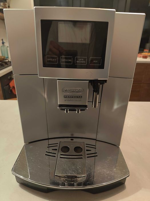 Ekspres DeLonghi perfecta cappuccino graphic touch