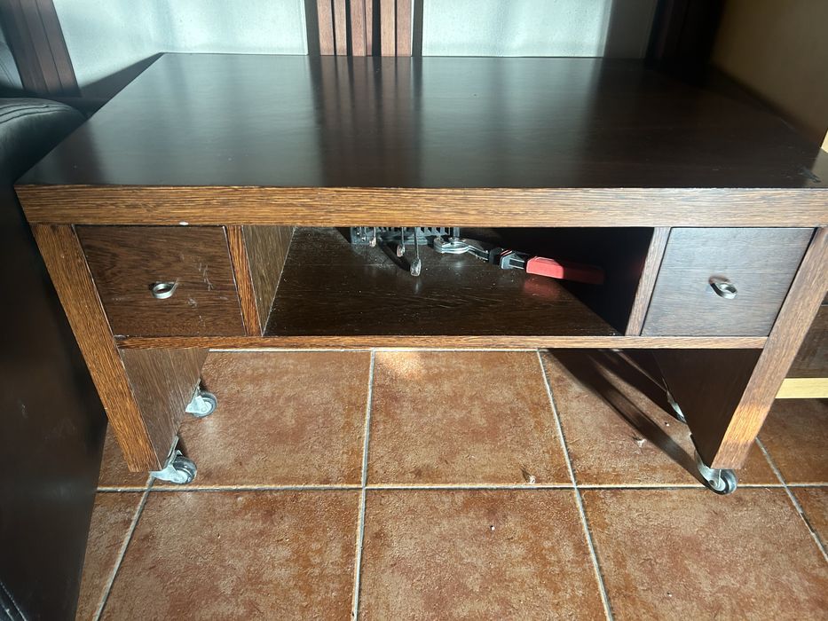 Movel madeira com gavetas e rodas