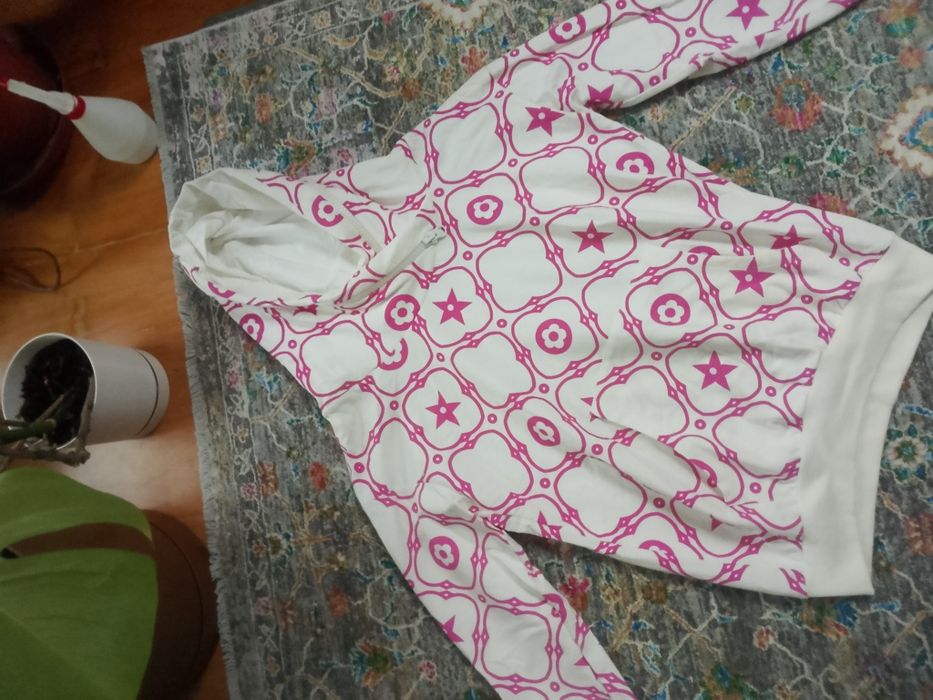 Różne bluzy z kapturem S/M