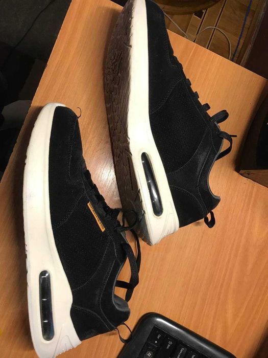 Кросівки чорні skechers 44 р